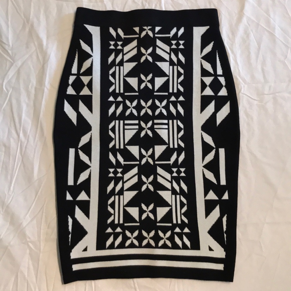 Stretch Geometic Pattern Skirt